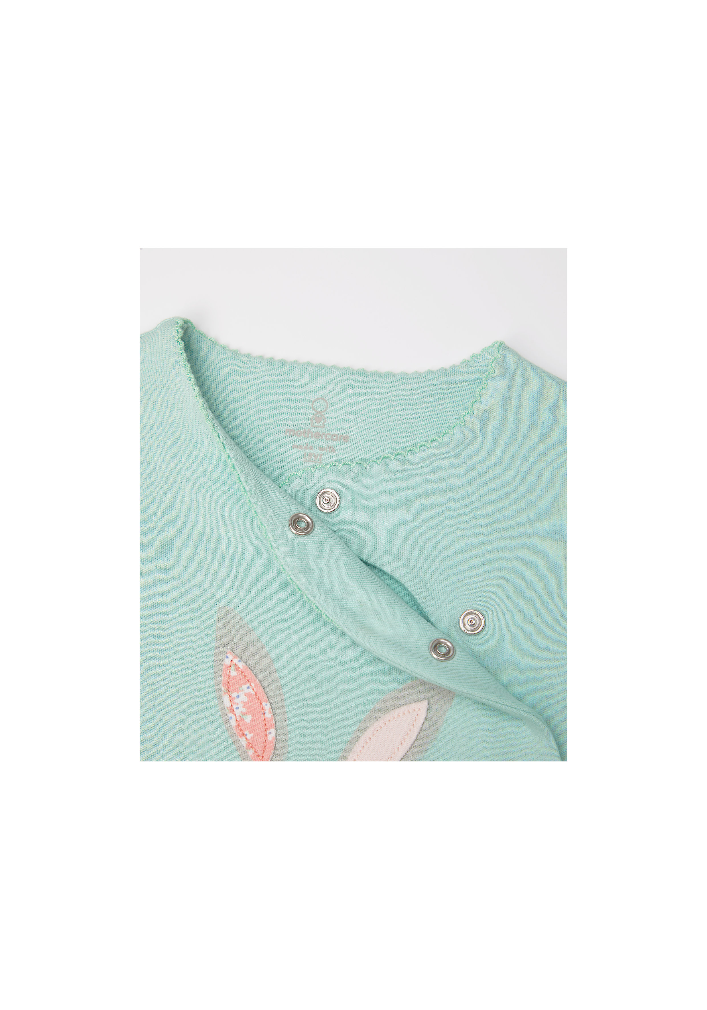https://cdn.fynd.com/v2/falling-surf-7c8bb8/fyprod/wrkr/products/pictures/item/free/original/000000410258168007/jYf-sA1Yv8-YC279-3.jpg