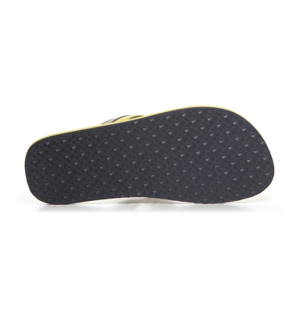 https://cdn.fynd.com/v2/falling-surf-7c8bb8/fyprod/wrkr/products/pictures/item/free/original/000000410264541005/qFKh1vk4NW-GB2317_3.jpg