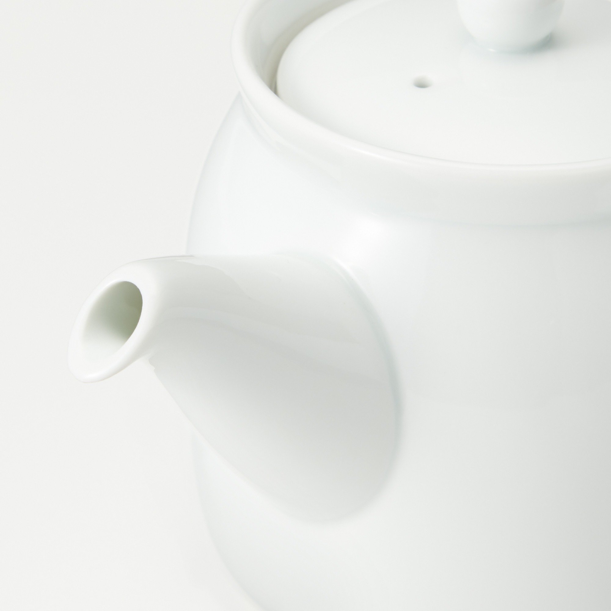 WHITE PORCELAIN TEA POT S