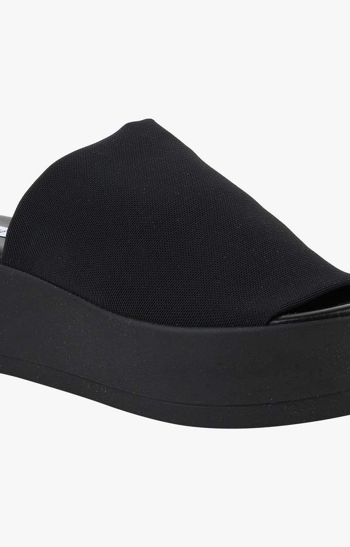 Slinkyy Black Wedges