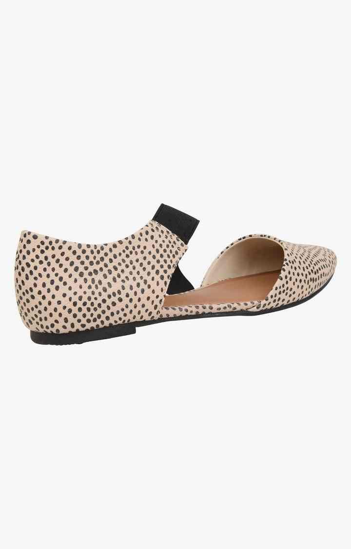 Frrene Natural Closed Flats & Ballerinas