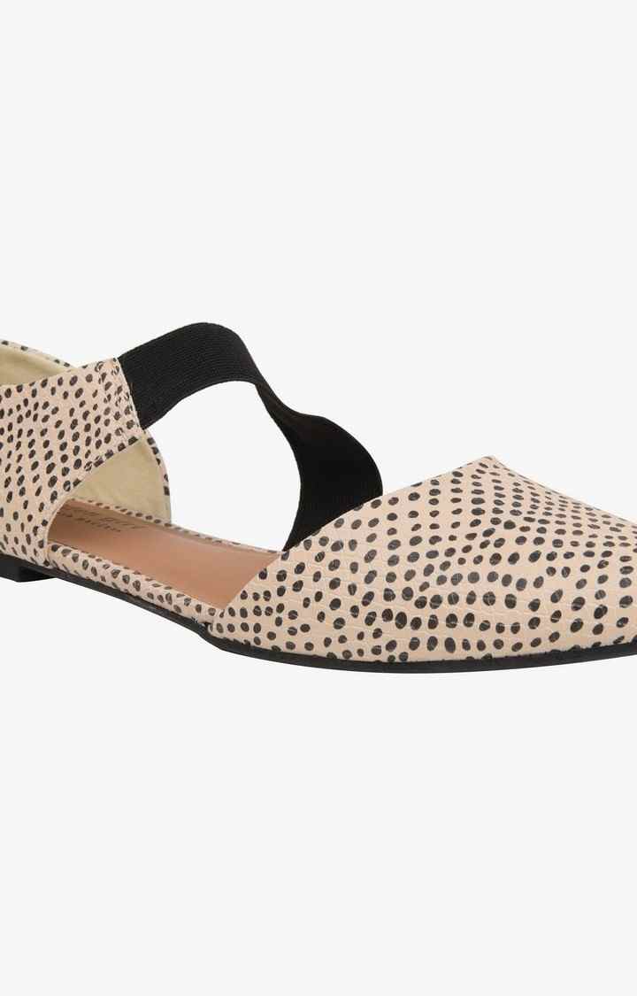 Frrene Natural Closed Flats & Ballerinas