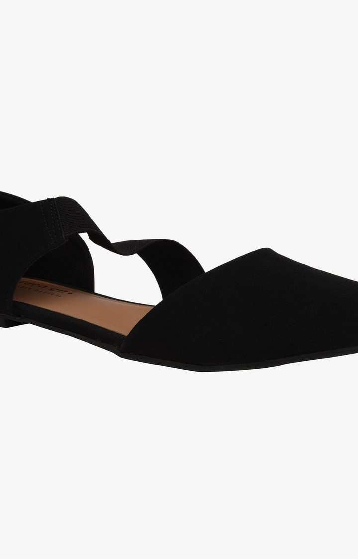 Frrene Black Closed Flats & Ballerinas