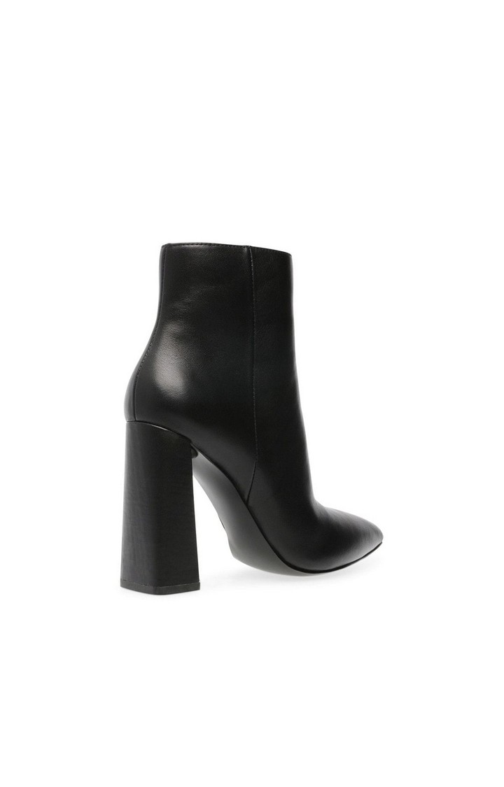 Tarra Black Boots