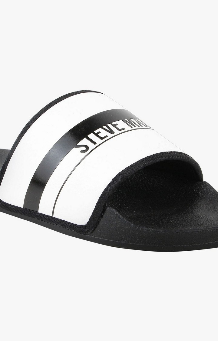 Toyer Black Sandals & Flip Flops