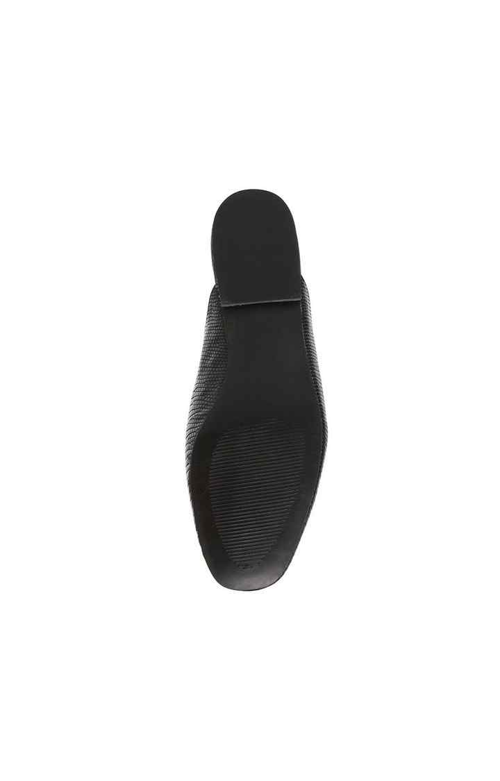 Kamella Black Closed Flats & Ballerinas