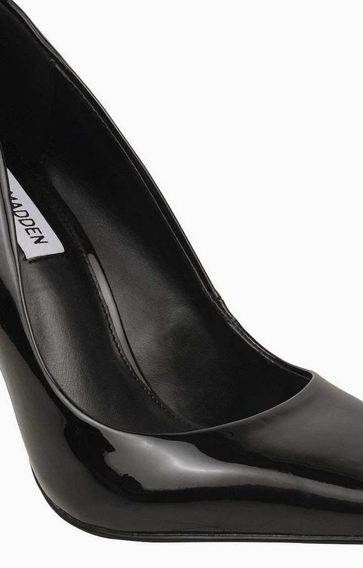 Spicy Black Pumps