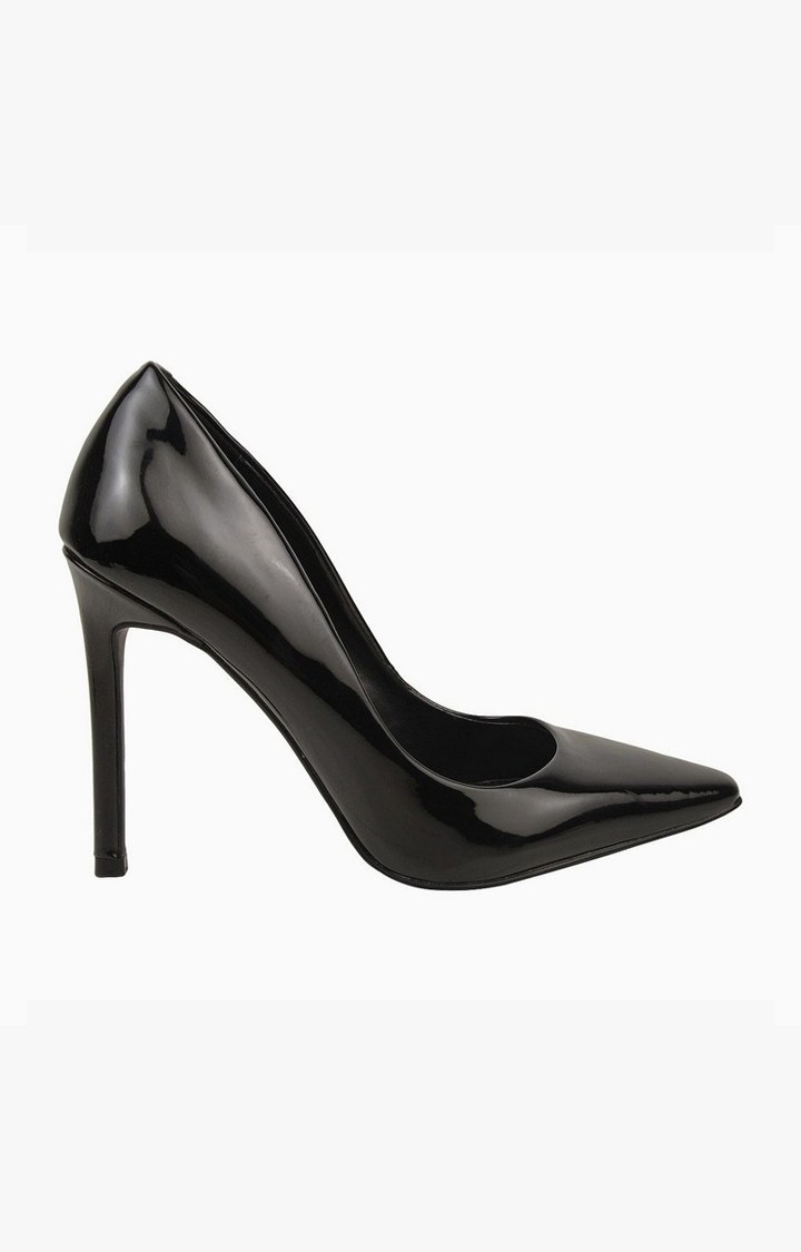Spicy Black Pumps
