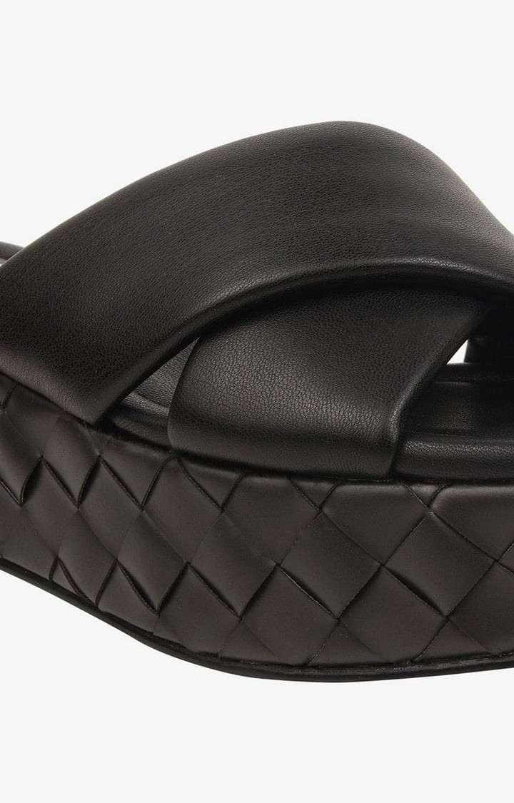 Raivyn Black Wedges