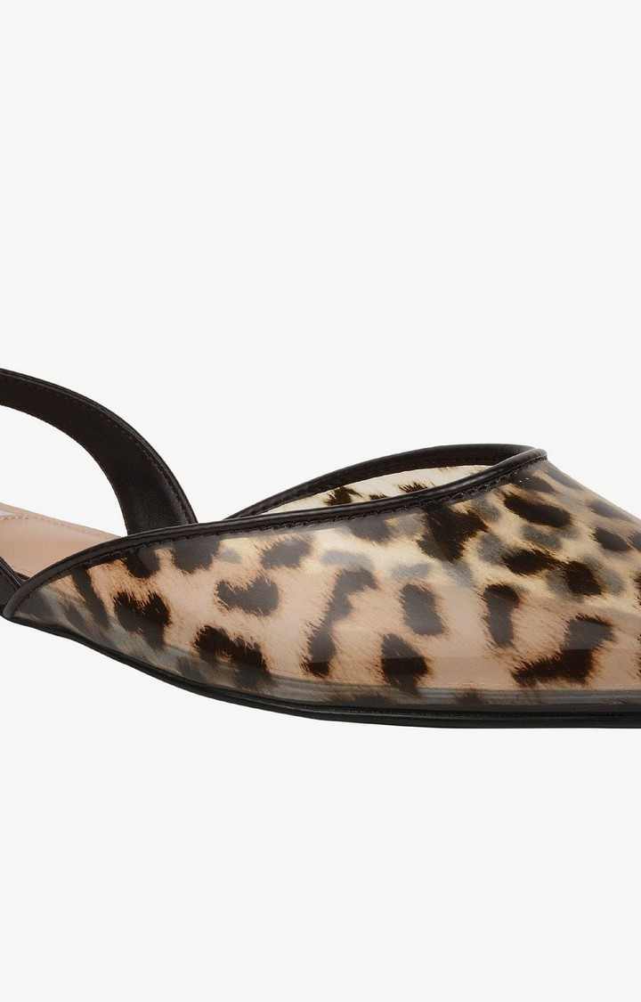 Josey-V Multi Closed Flats & Ballerinas