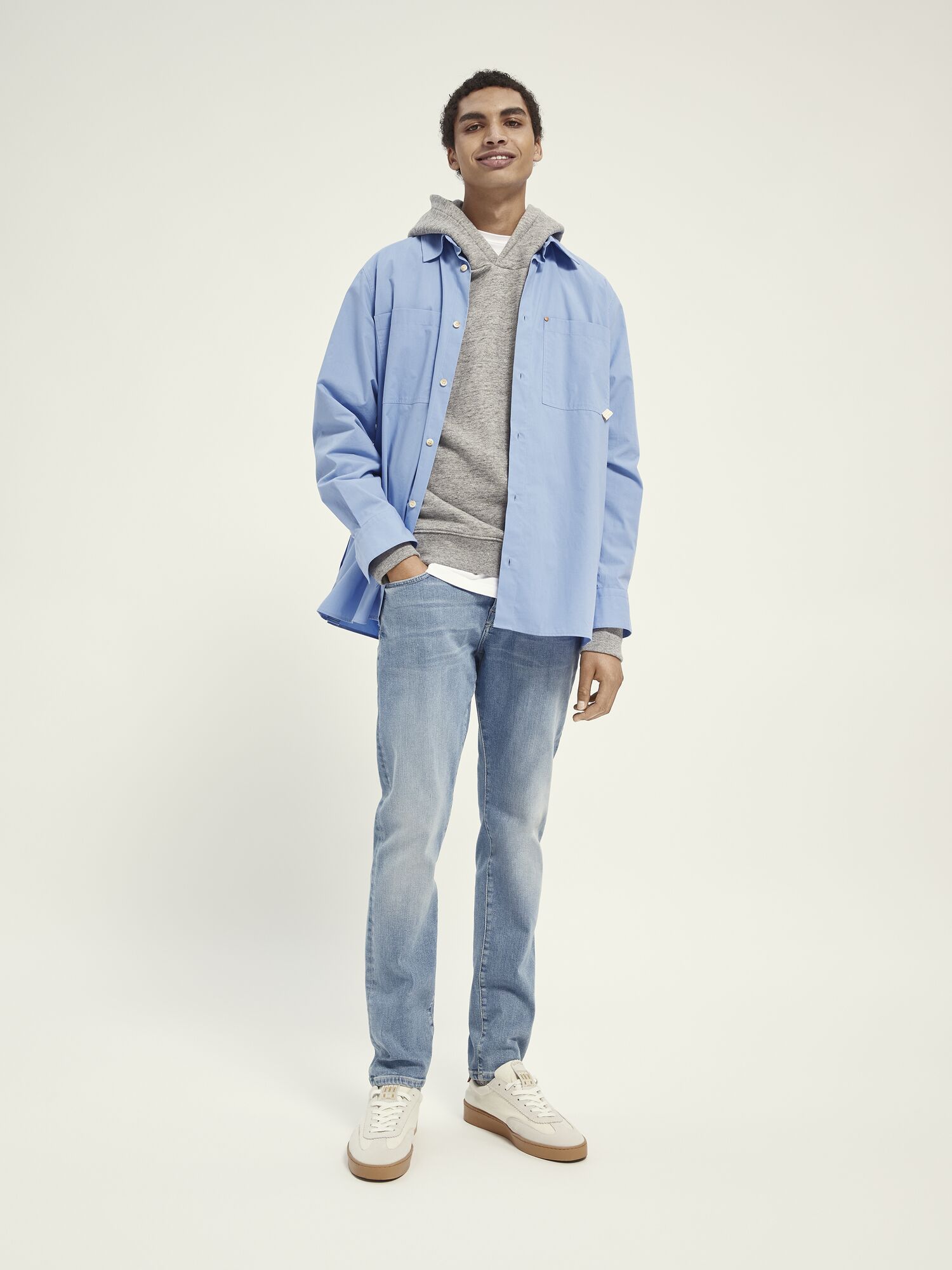 https://cdn.fynd.com/v2/falling-surf-7c8bb8/fyprod/wrkr/products/pictures/item/free/original/000000410287308004/u5ca5HOlue-410287308_4155_13.jpg