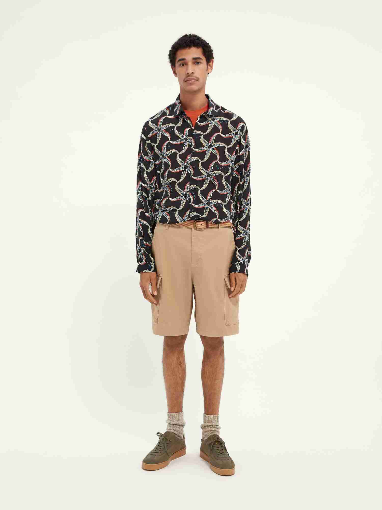https://cdn.fynd.com/v2/falling-surf-7c8bb8/fyprod/wrkr/products/pictures/item/free/original/000000410287314004/94AsBzIwG6-410287314_0217_10.jpg