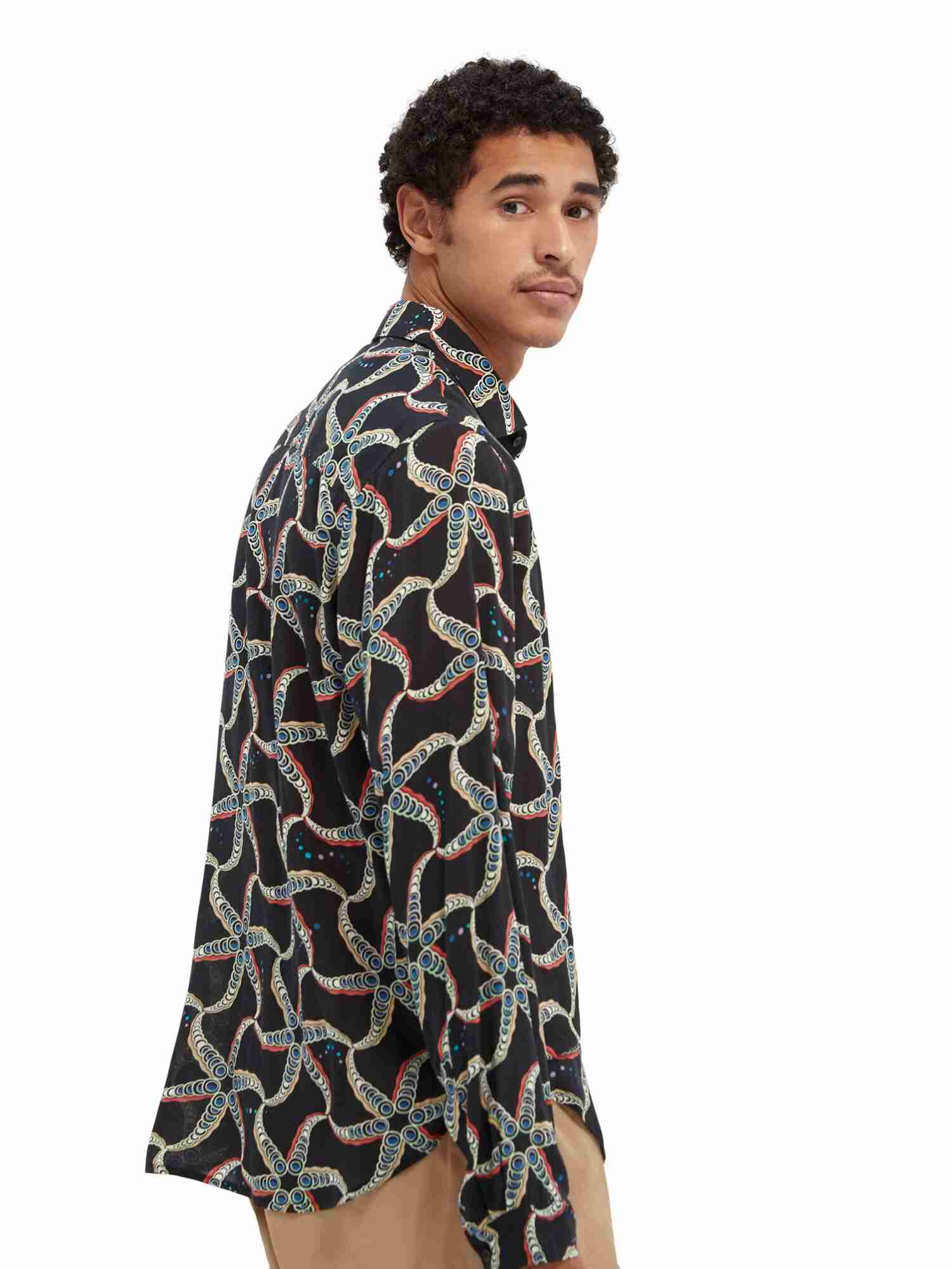 https://cdn.fynd.com/v2/falling-surf-7c8bb8/fyprod/wrkr/products/pictures/item/free/original/000000410287314004/EjCKrldaj2-410287314_0217_5.jpg