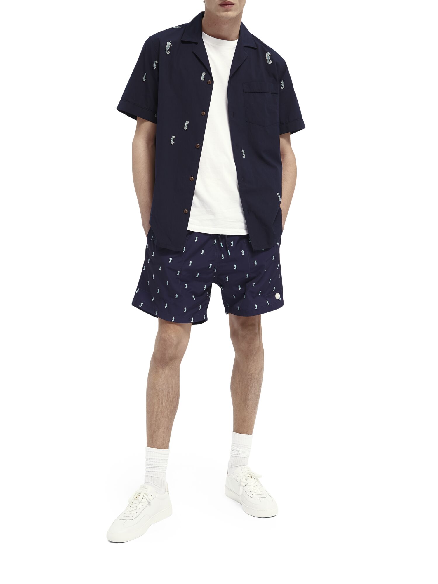 https://cdn.fynd.com/v2/falling-surf-7c8bb8/fyprod/wrkr/products/pictures/item/free/original/000000410287325005/1p3CAQqQnh-410287325_0217_15.jpg