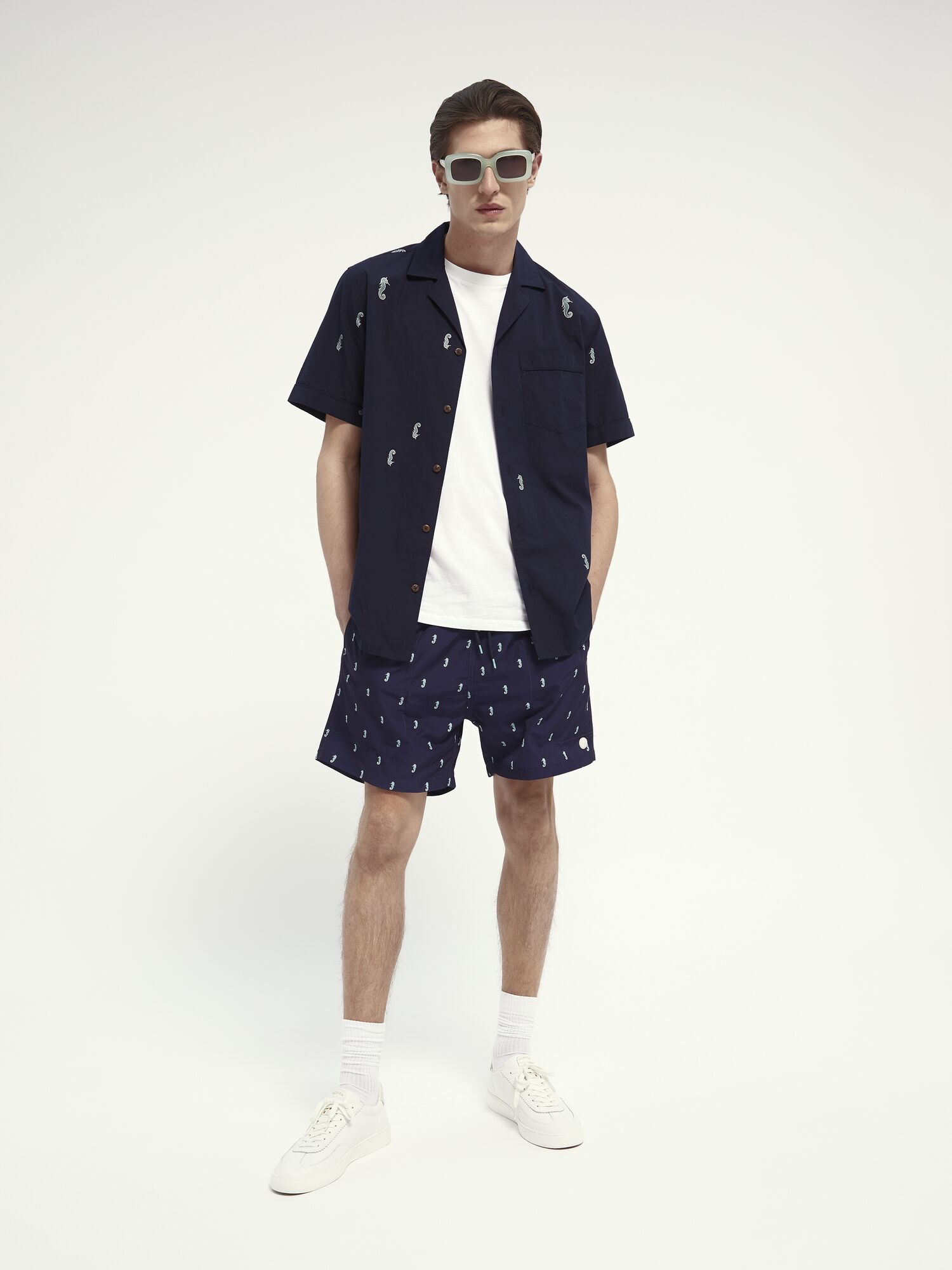 https://cdn.fynd.com/v2/falling-surf-7c8bb8/fyprod/wrkr/products/pictures/item/free/original/000000410287325005/9jKRvvF4Xsl-410287325_0217_11.jpg