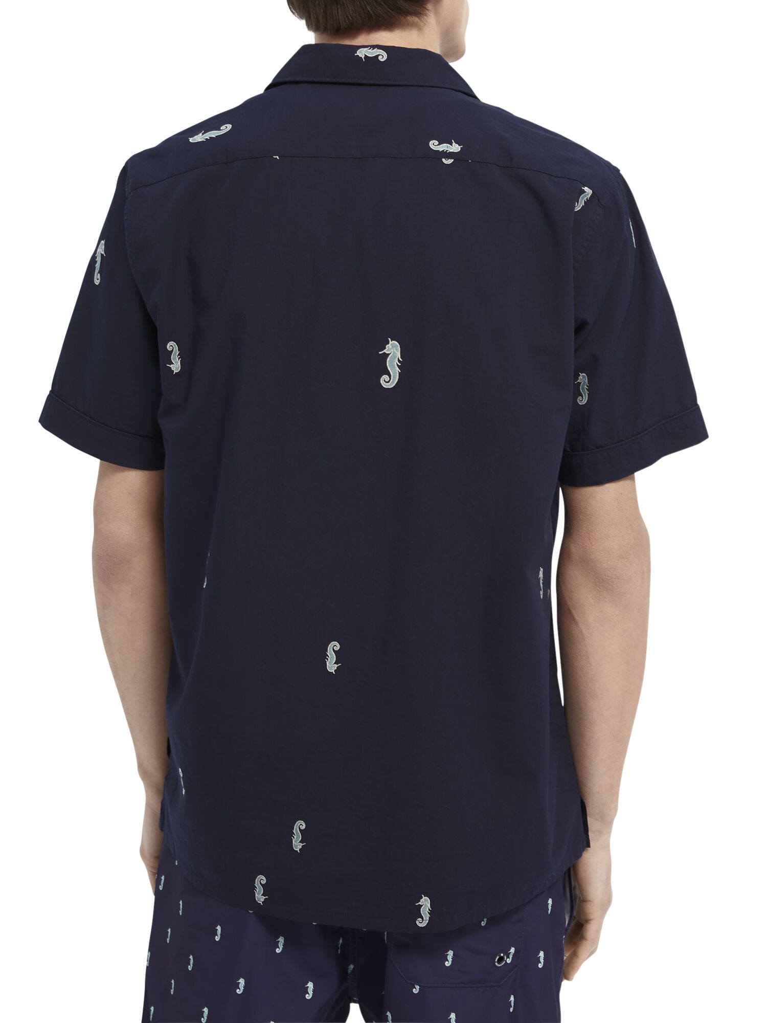 https://cdn.fynd.com/v2/falling-surf-7c8bb8/fyprod/wrkr/products/pictures/item/free/original/000000410287325005/E_IMk0uVLKw-410287325_0217_12.jpg