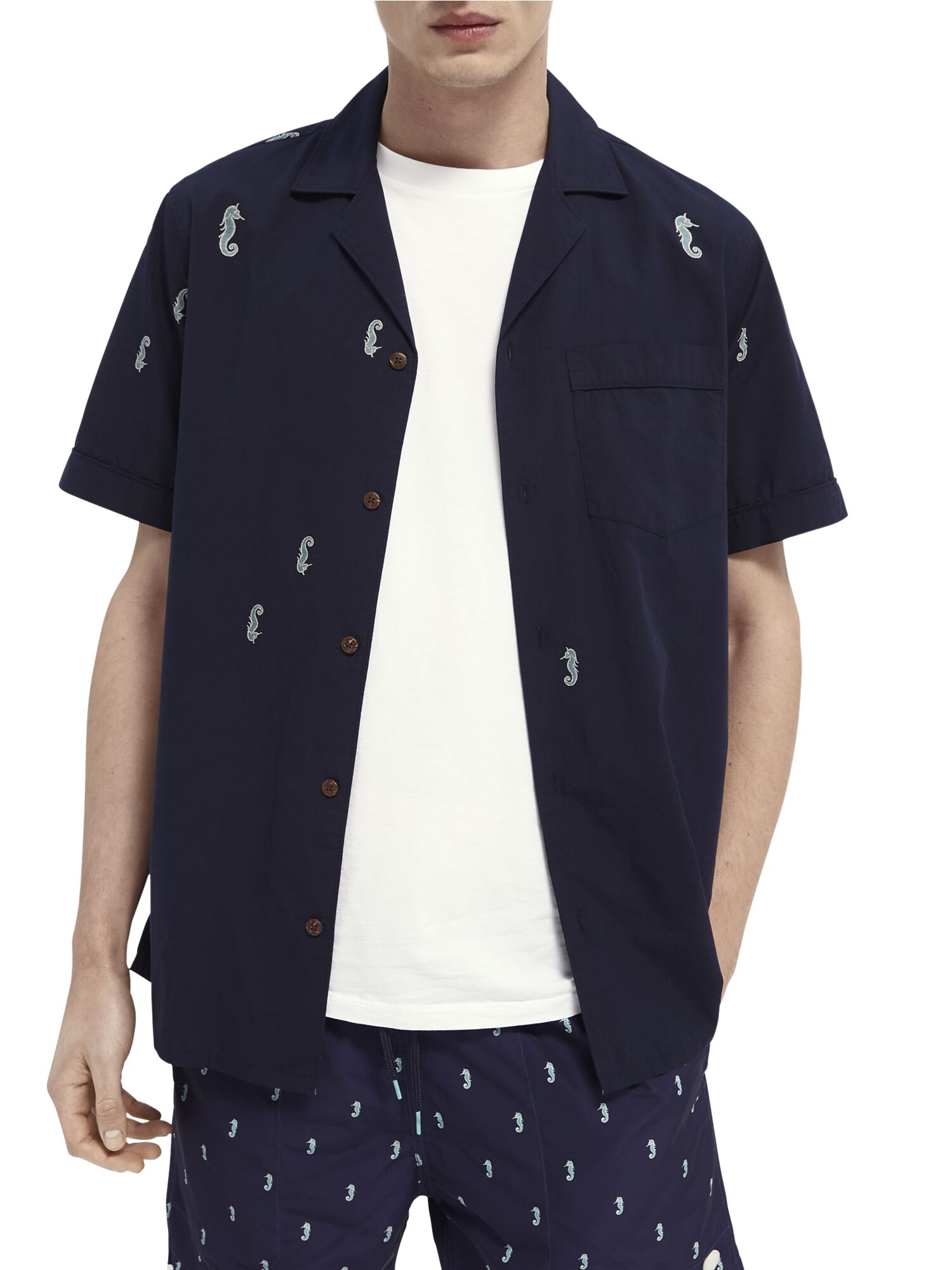 https://cdn.fynd.com/v2/falling-surf-7c8bb8/fyprod/wrkr/products/pictures/item/free/original/000000410287325005/FVxLWjcfZ-410287325_0217_13.jpg