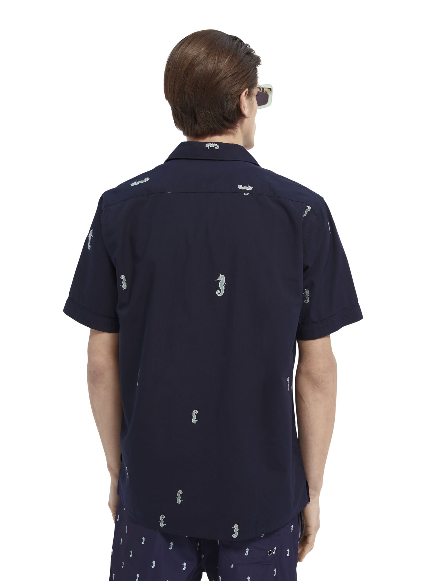 https://cdn.fynd.com/v2/falling-surf-7c8bb8/fyprod/wrkr/products/pictures/item/free/original/000000410287325005/iCqIbZKh-G-410287325_0217_4.jpg