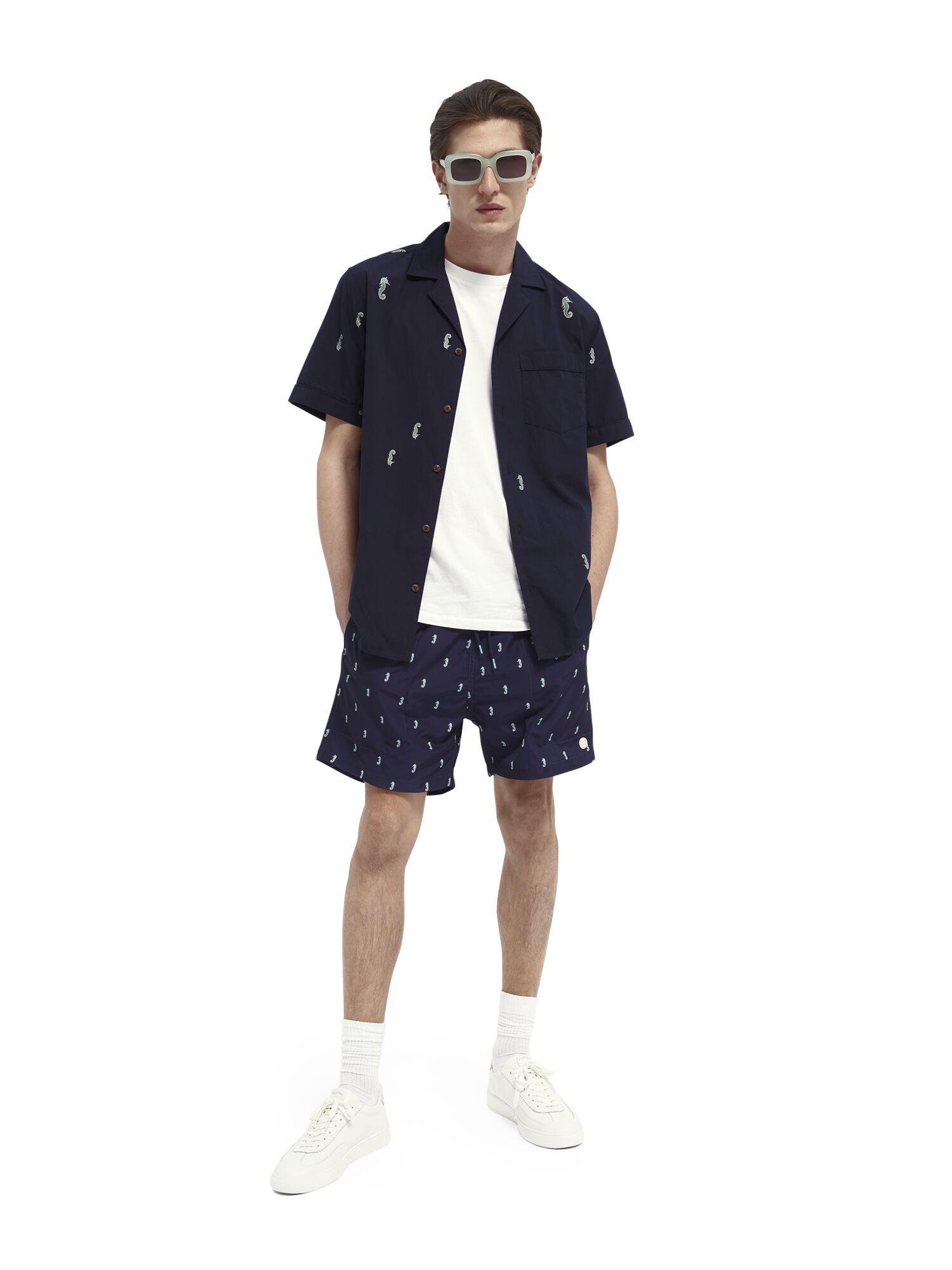 https://cdn.fynd.com/v2/falling-surf-7c8bb8/fyprod/wrkr/products/pictures/item/free/original/000000410287325005/ppAix4-pD_-410287325_0217_7.jpg