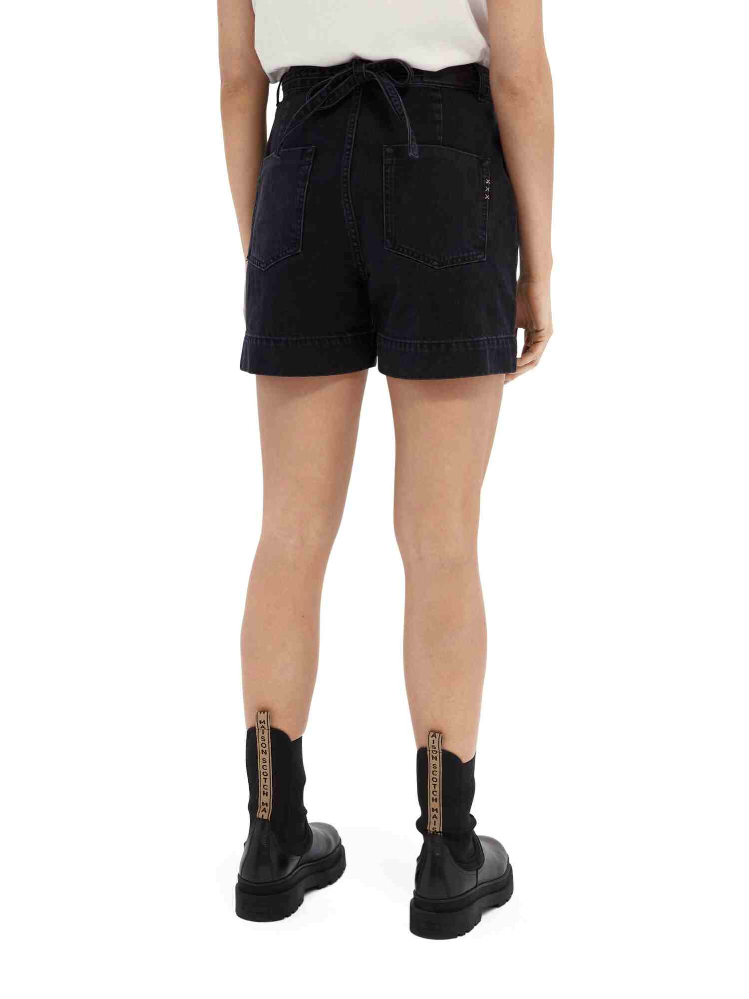 BOYFRIEND SHORTS - BLACK BUTTER