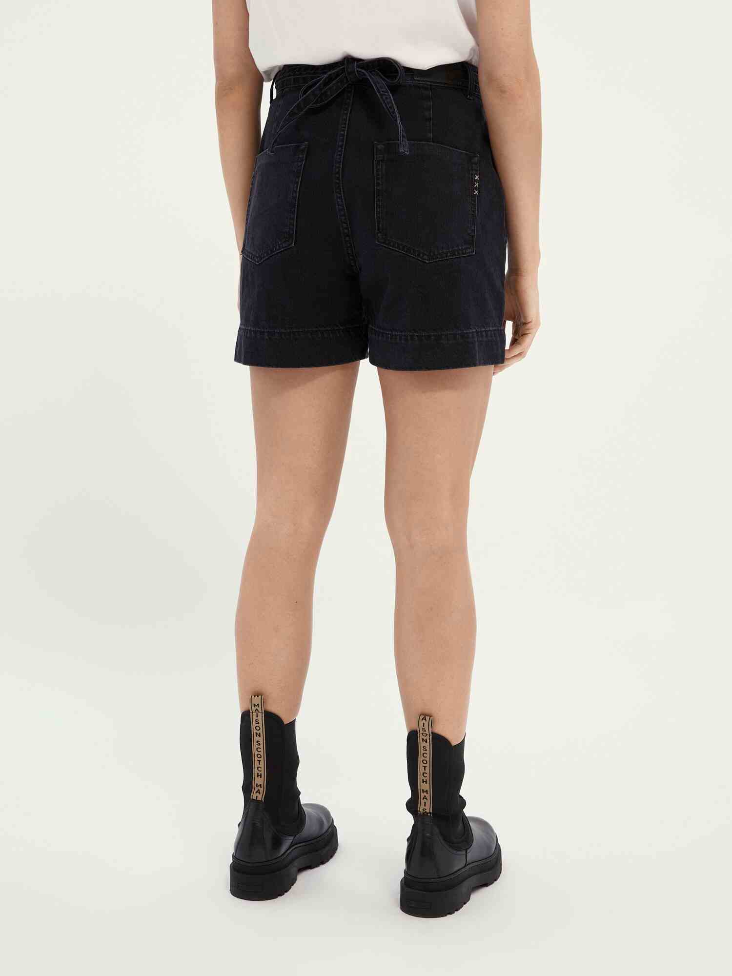 BOYFRIEND SHORTS - BLACK BUTTER