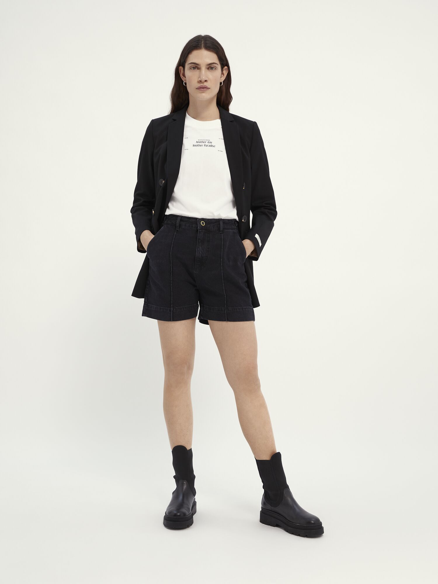 BOYFRIEND SHORTS - BLACK BUTTER