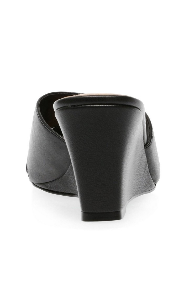 Elessia Black Wedges