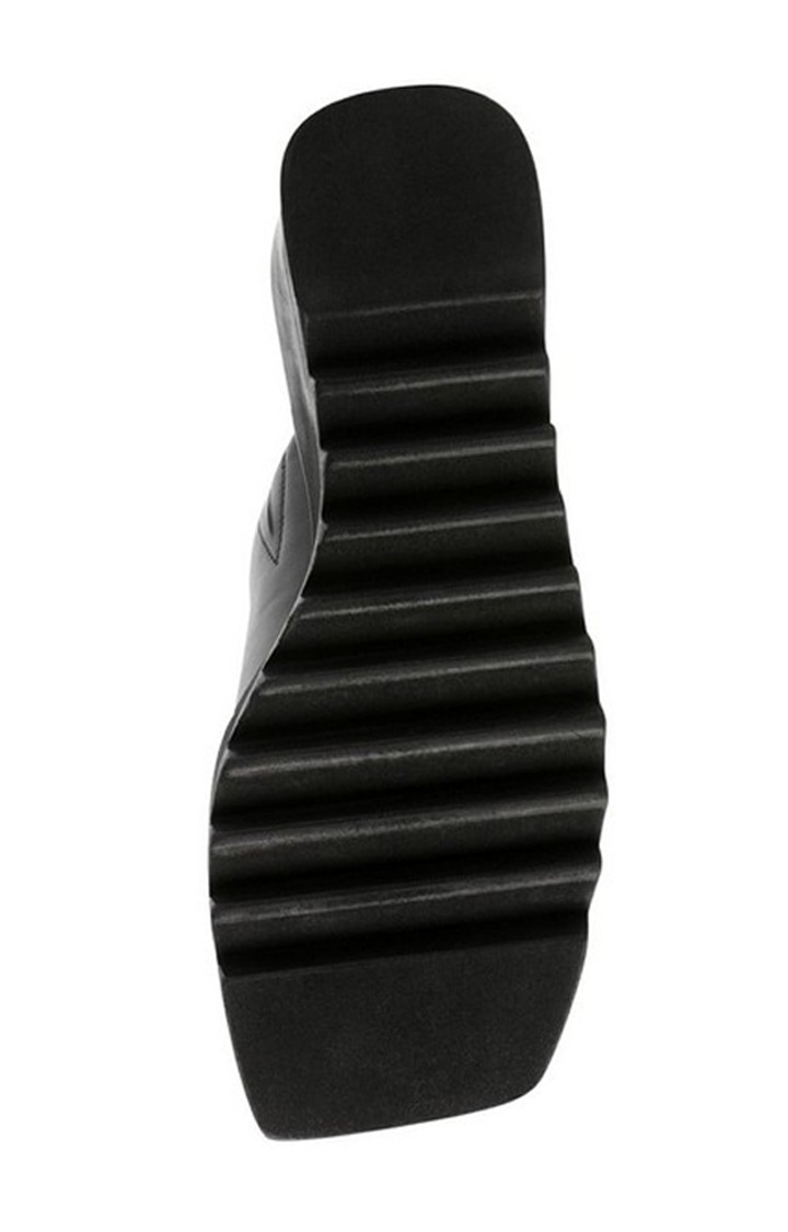 Entrapment Black Wedges
