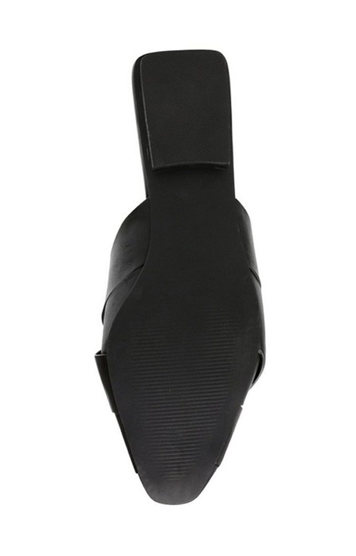 Gambit Black Closed Flats & Ballerinas