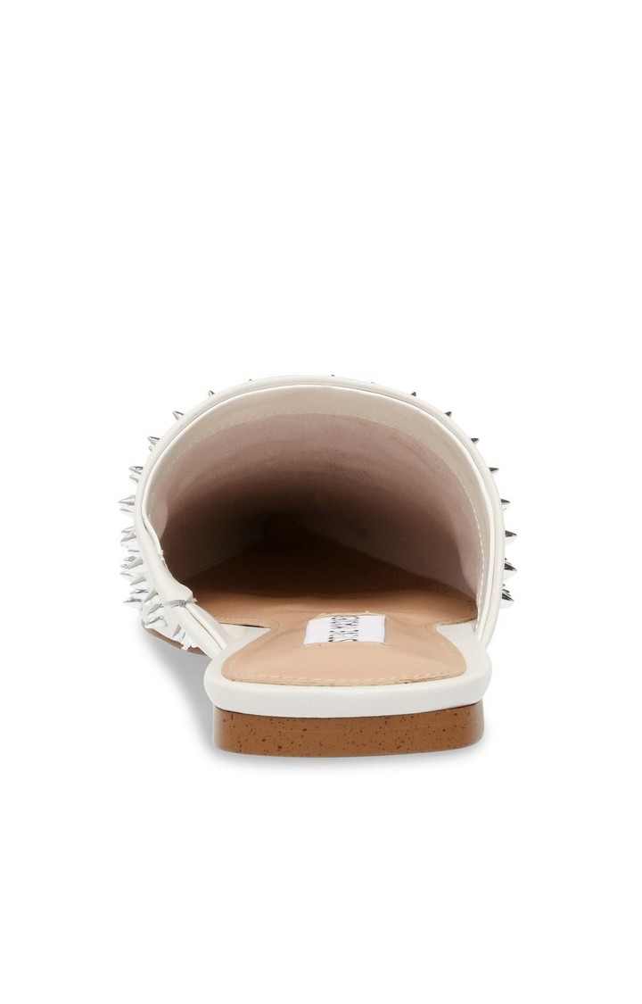 Tiff-S White Closed Flats & Ballerinas