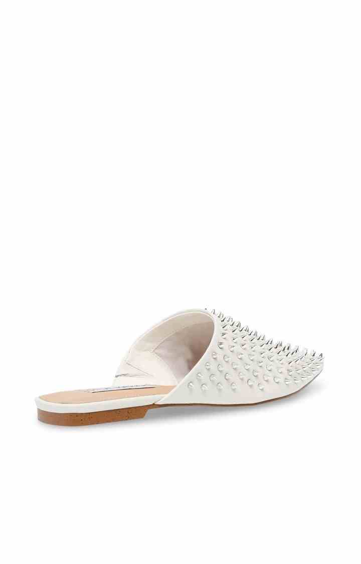 Tiff-S White Closed Flats & Ballerinas