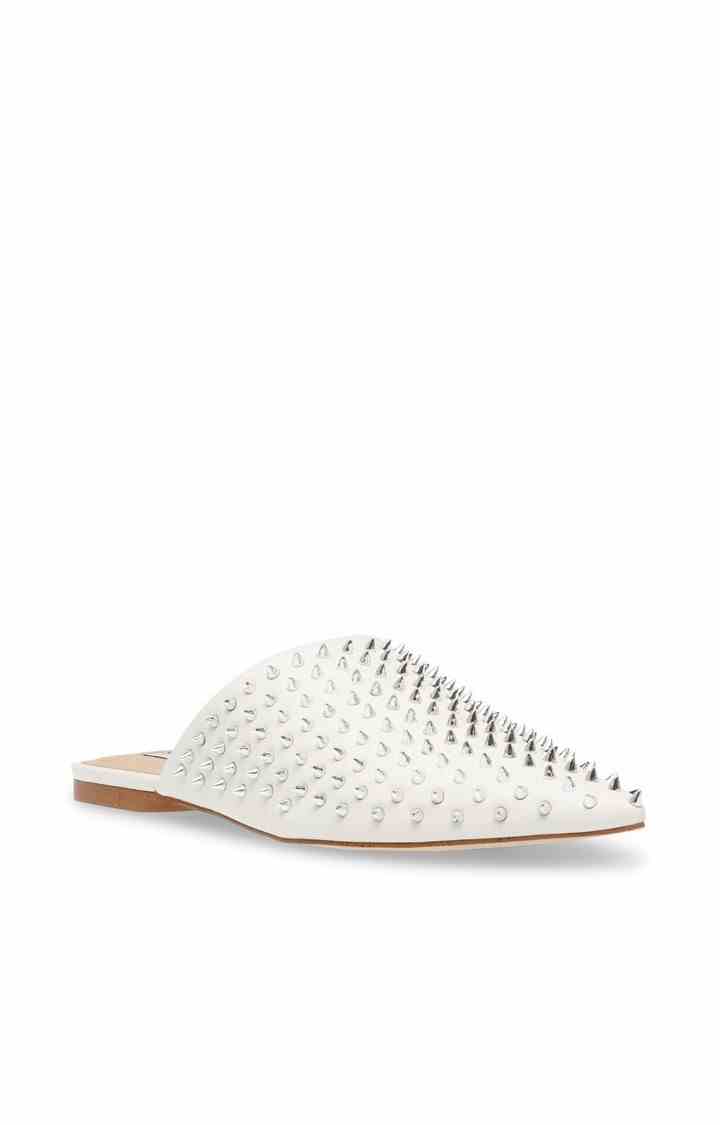 Tiff-S White Closed Flats & Ballerinas