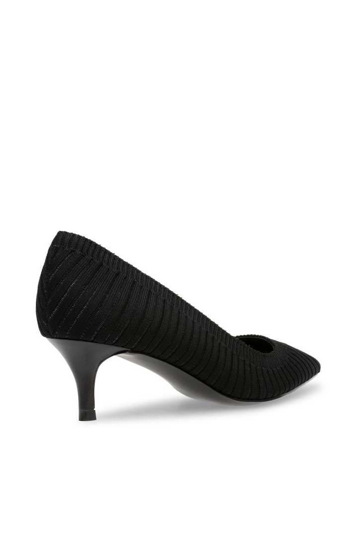 Sabrinah-K Black Pumps