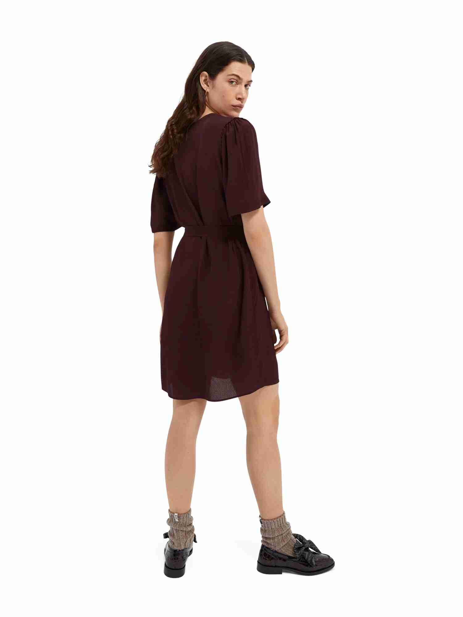 https://cdn.fynd.com/v2/falling-surf-7c8bb8/fyprod/wrkr/products/pictures/item/free/original/000000410292976004/2la2_8kiUsr-410292976_0640_6.jpg