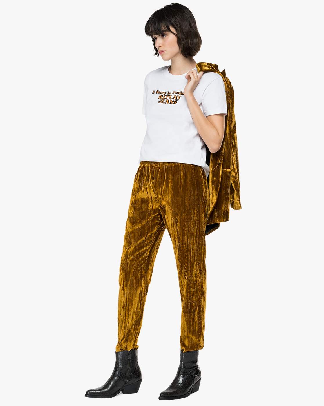 https://cdn.fynd.com/v2/falling-surf-7c8bb8/fyprod/wrkr/products/pictures/item/free/original/000000410293520005/4zZ2QVlUuB-410293520_001_MODEL3.jpg