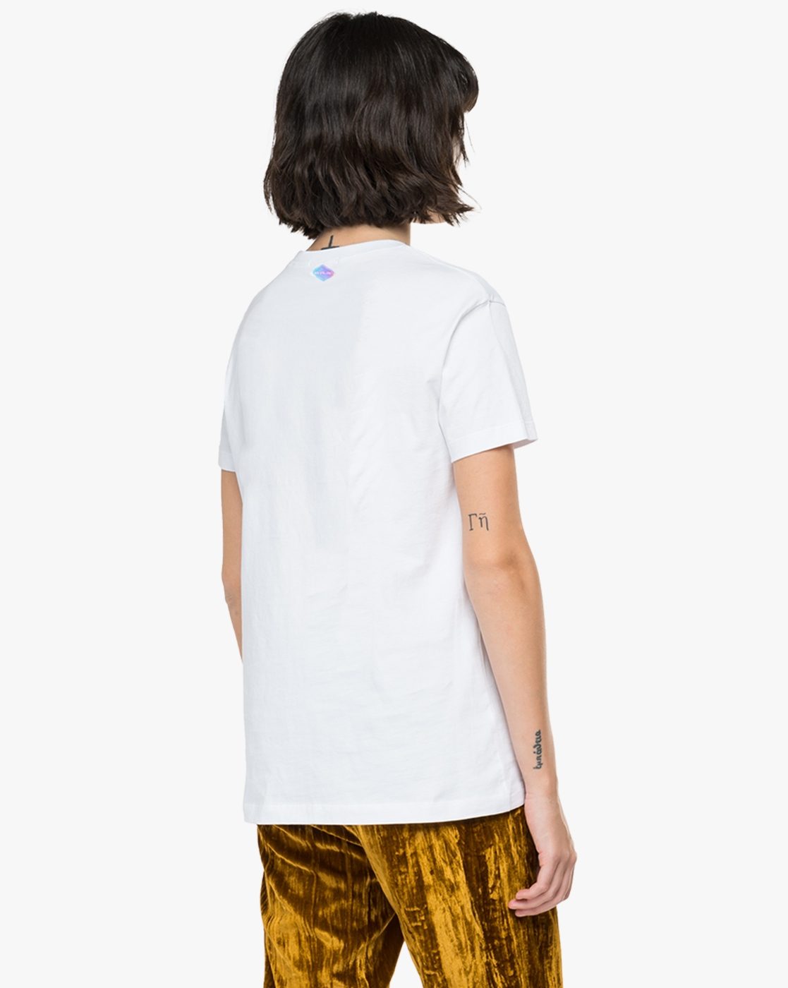 https://cdn.fynd.com/v2/falling-surf-7c8bb8/fyprod/wrkr/products/pictures/item/free/original/000000410293520005/n3g8I5gZ3L-410293520_001_MODEL2.jpg