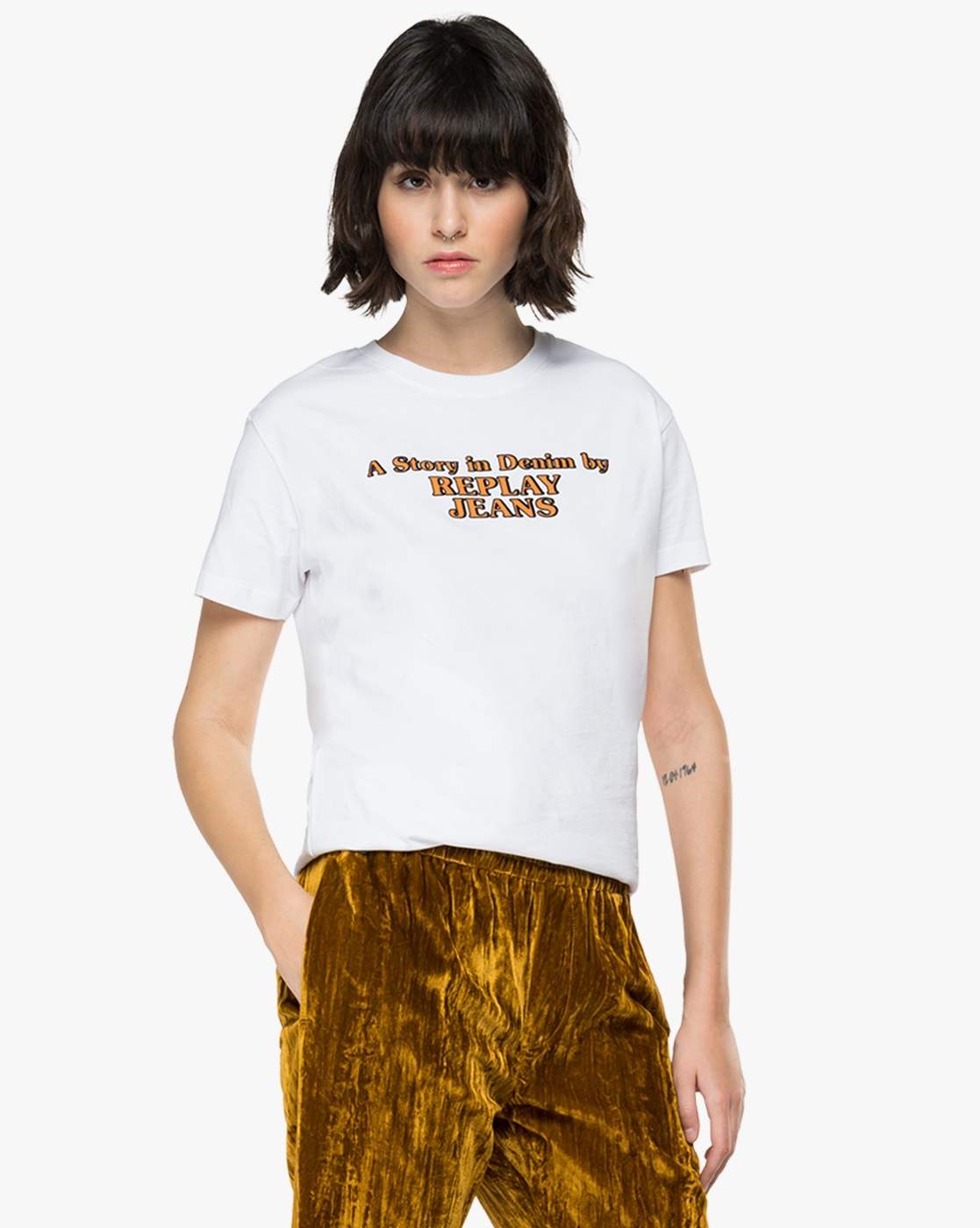 https://cdn.fynd.com/v2/falling-surf-7c8bb8/fyprod/wrkr/products/pictures/item/free/original/000000410293520005/vykvhZbDkWy-410293520_001_MODEL.jpg