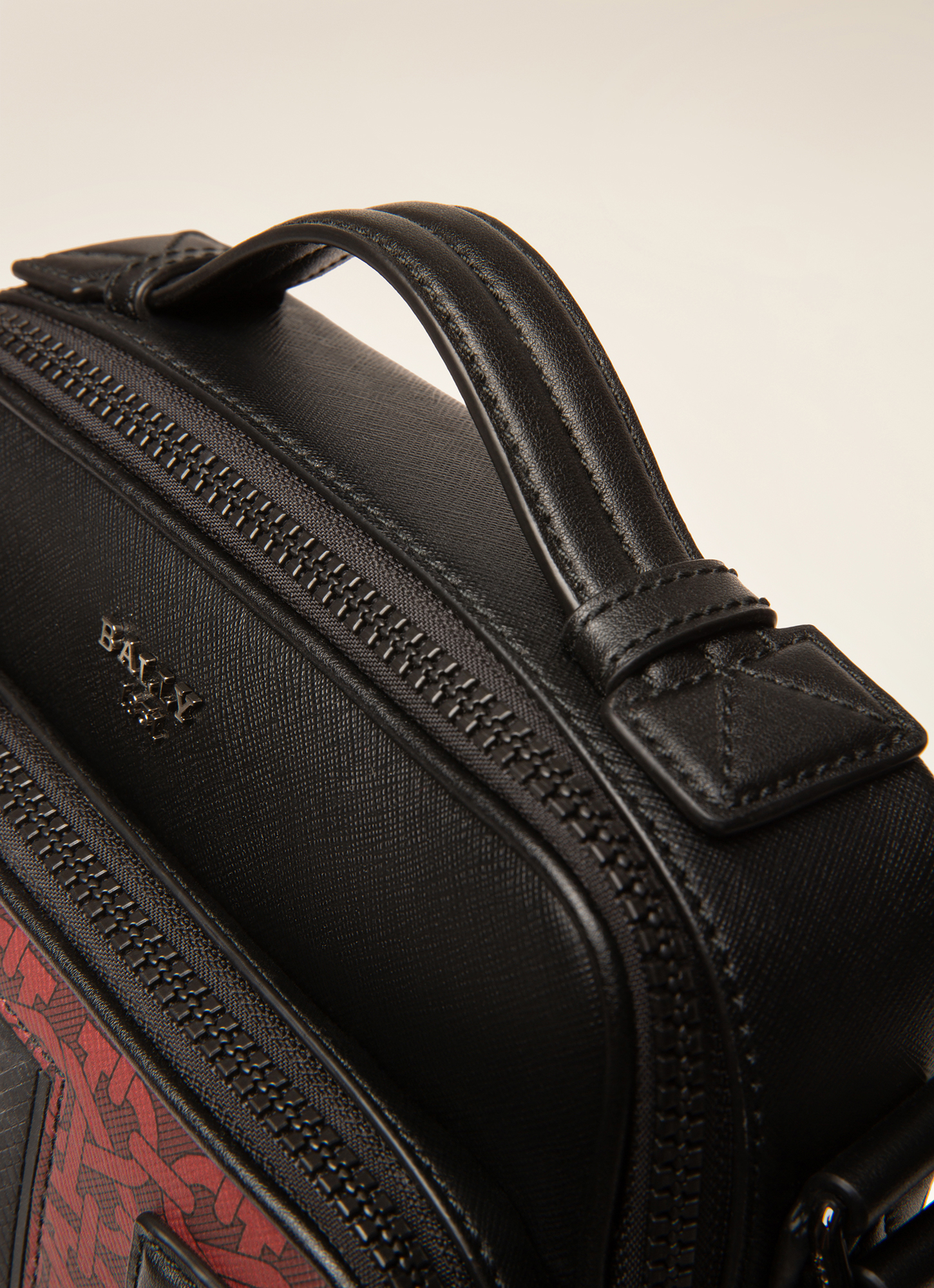 Mackao Cross Body Bag