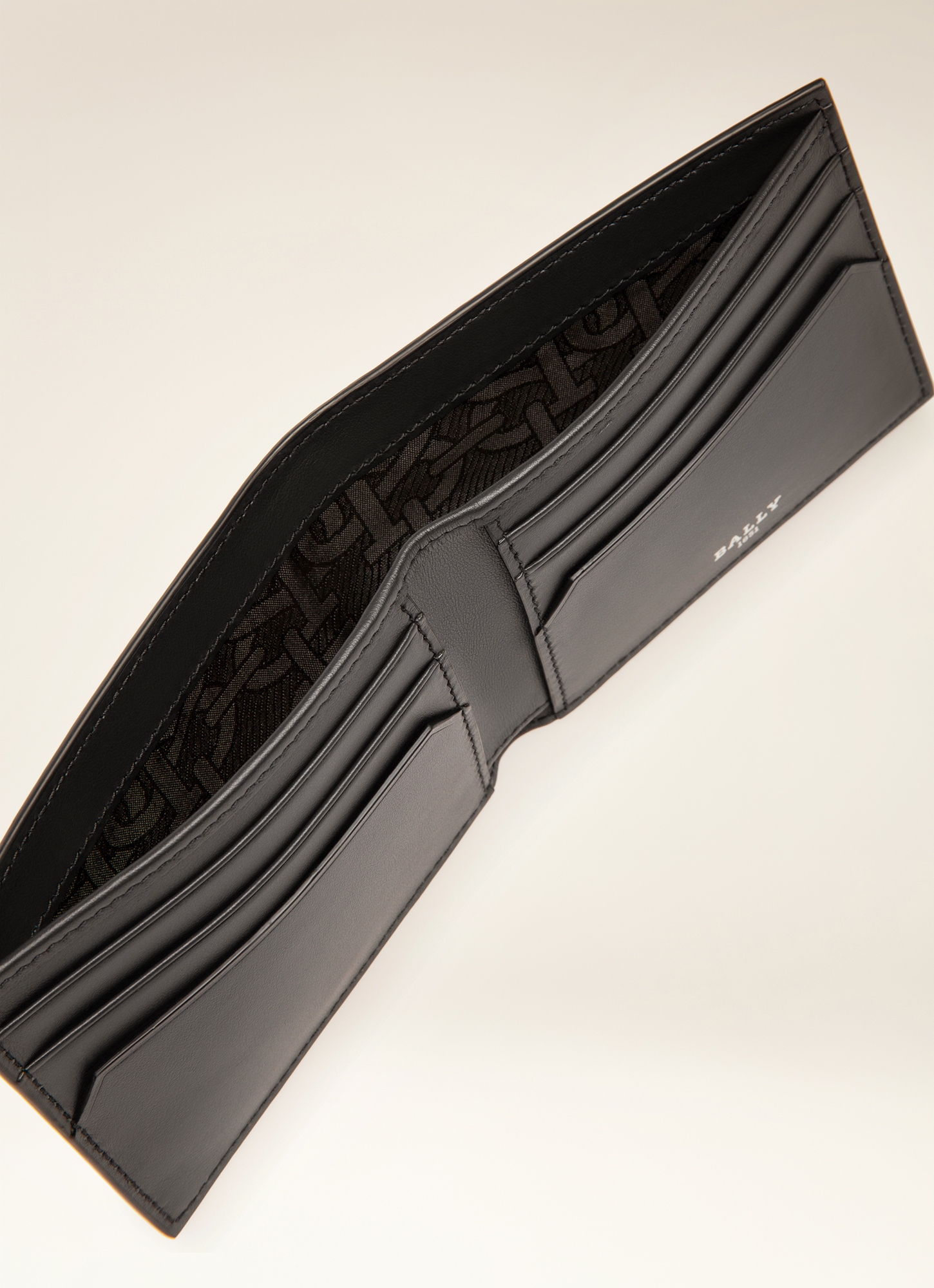 Bevye Leather Wallet In Black