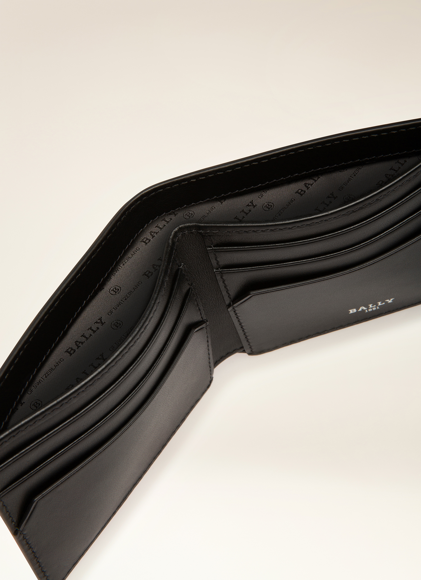 Bevye Multi Synthetic Wallet