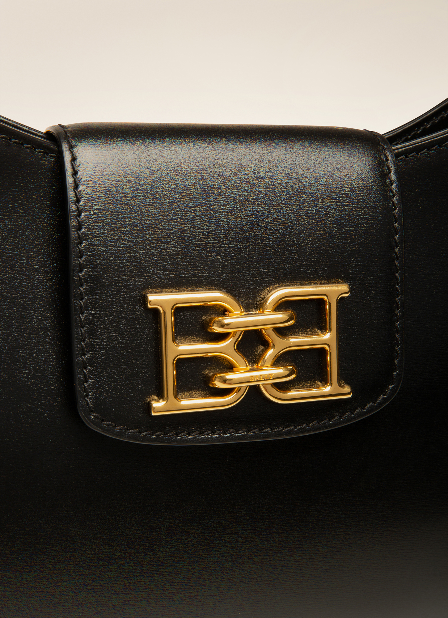 Breanne Leather Shoulder Bag In Black