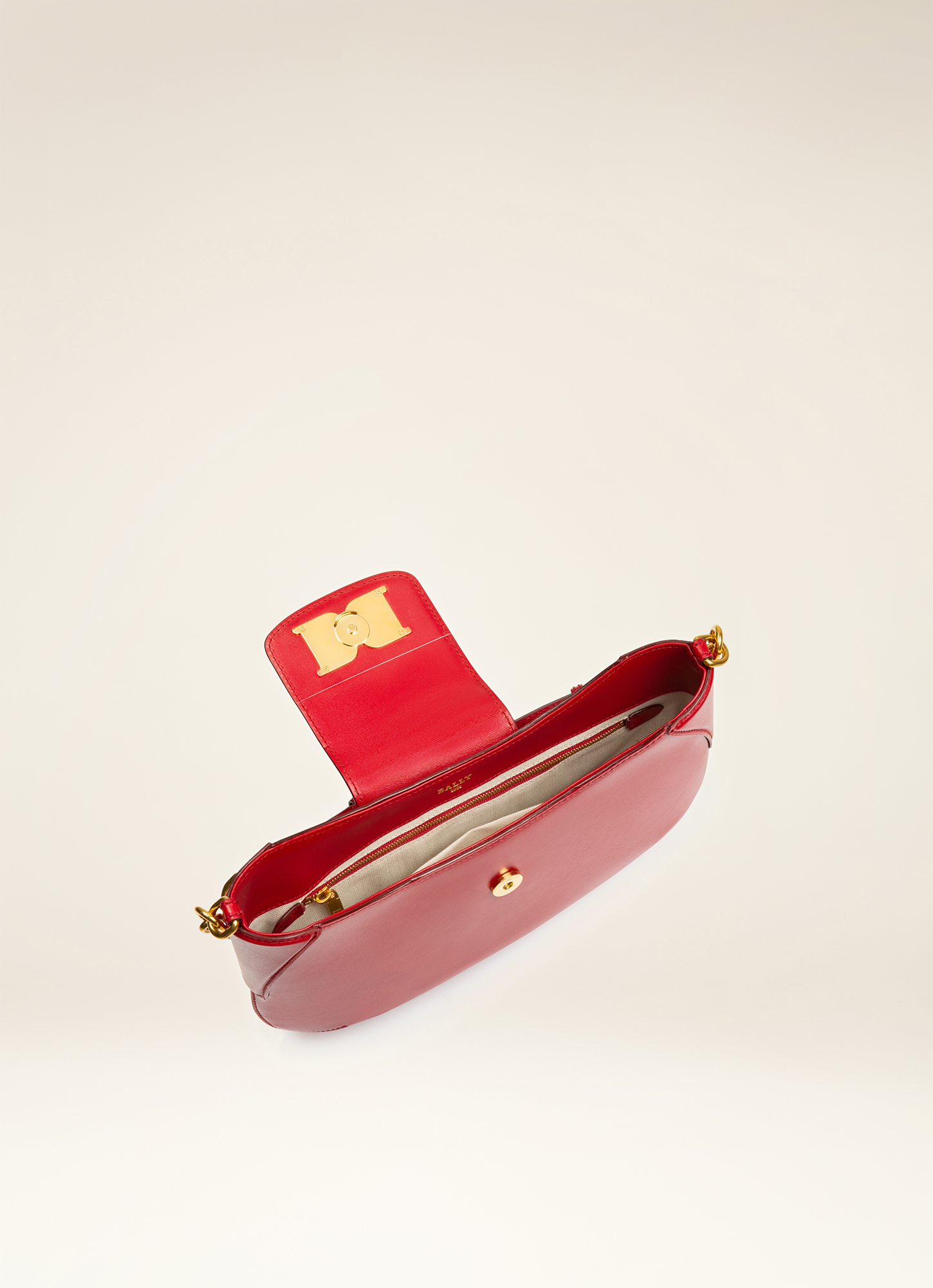 Breanne Leather Shoulder Bag In Red