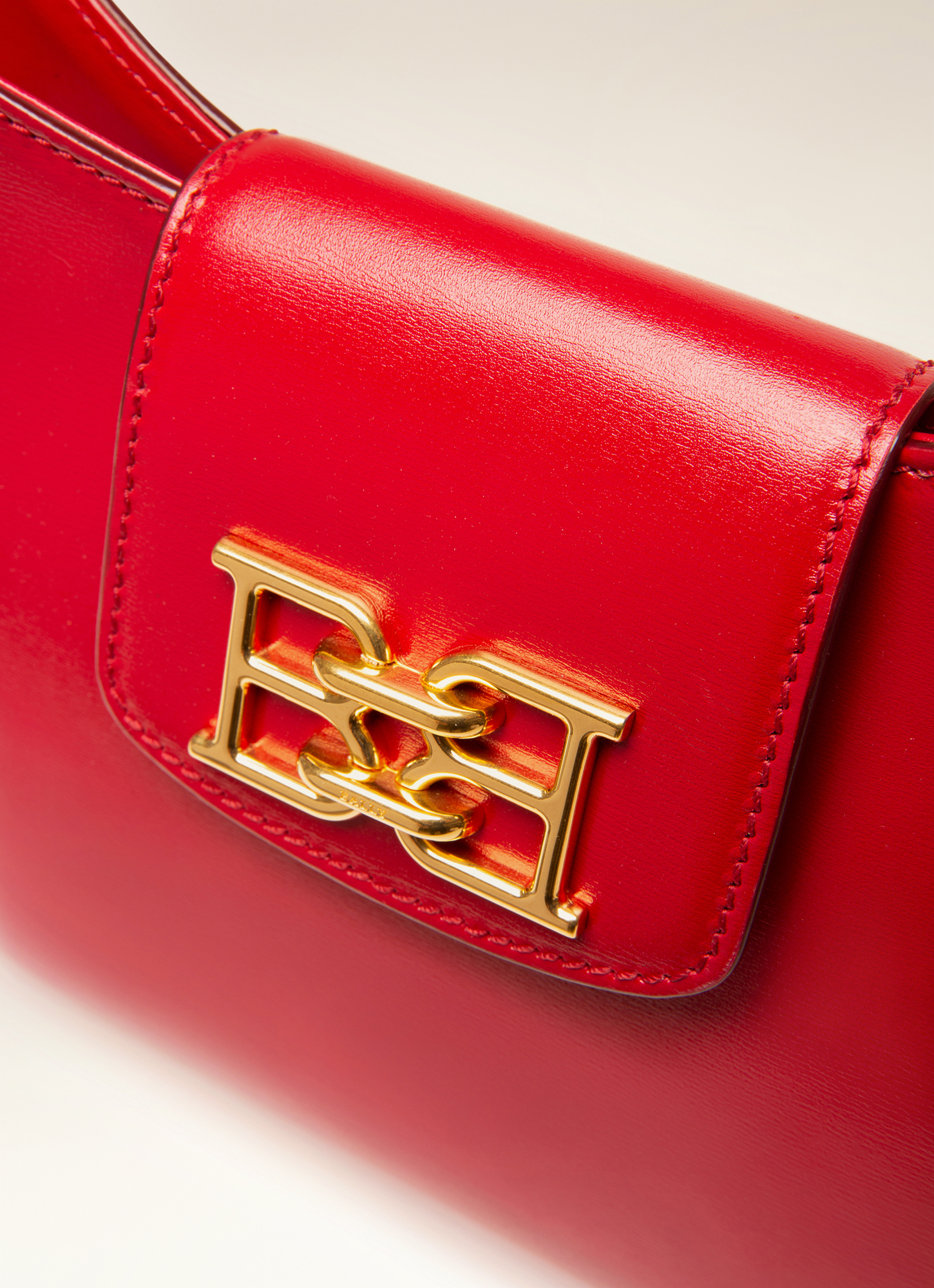 Breanne Leather Shoulder Bag In Red