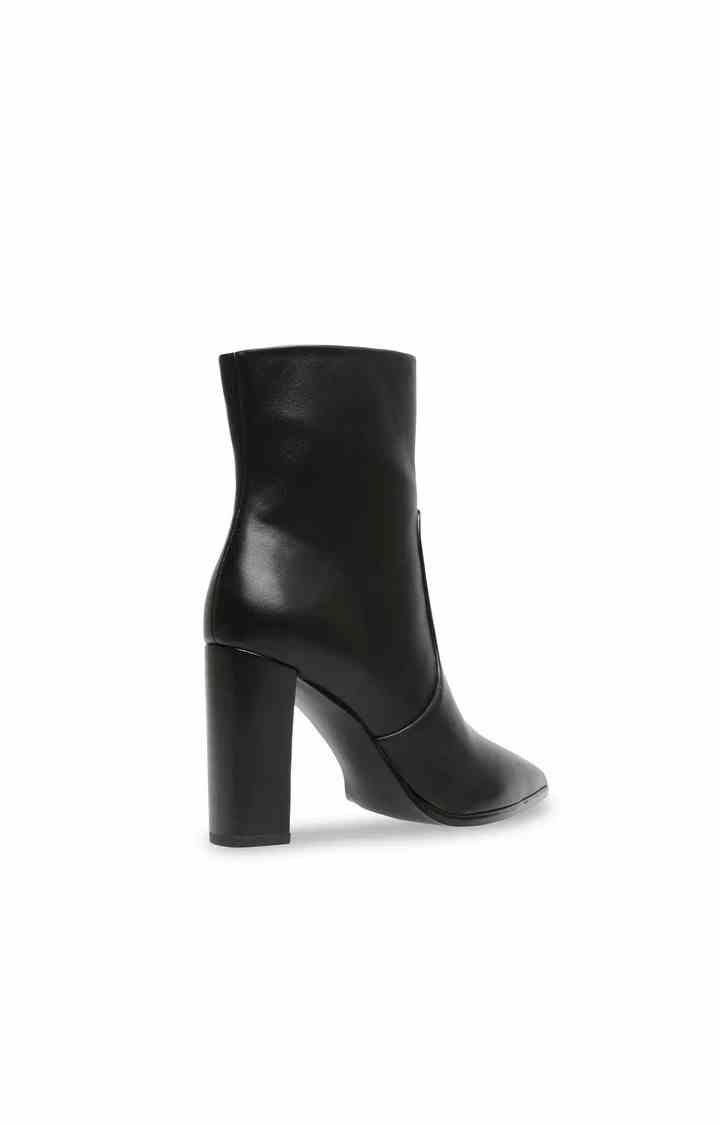 Negotiate Black Boots