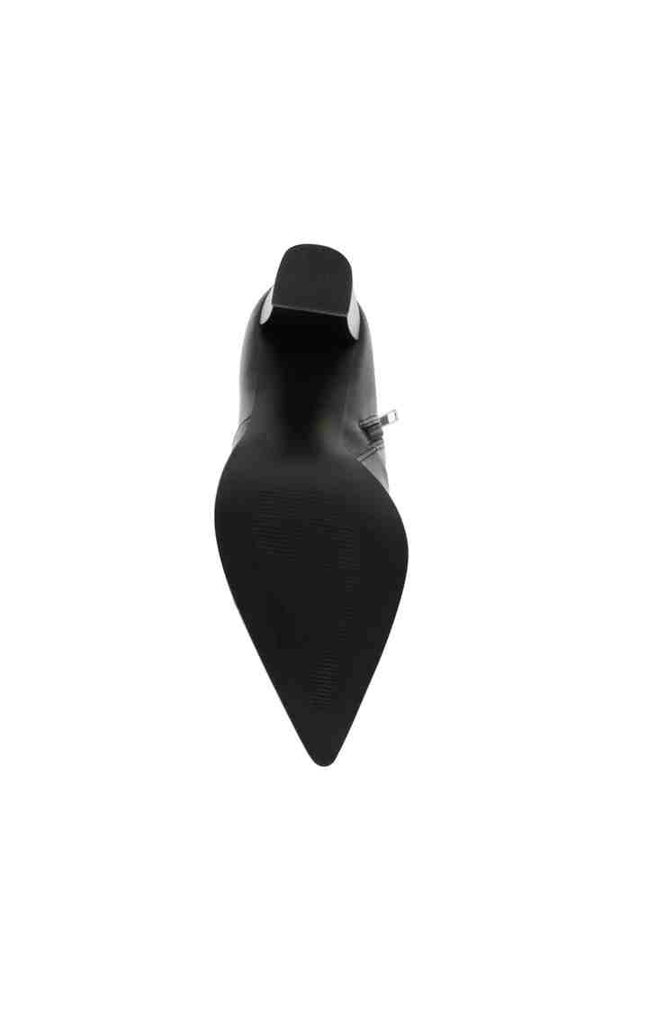 Negotiate Black Boots