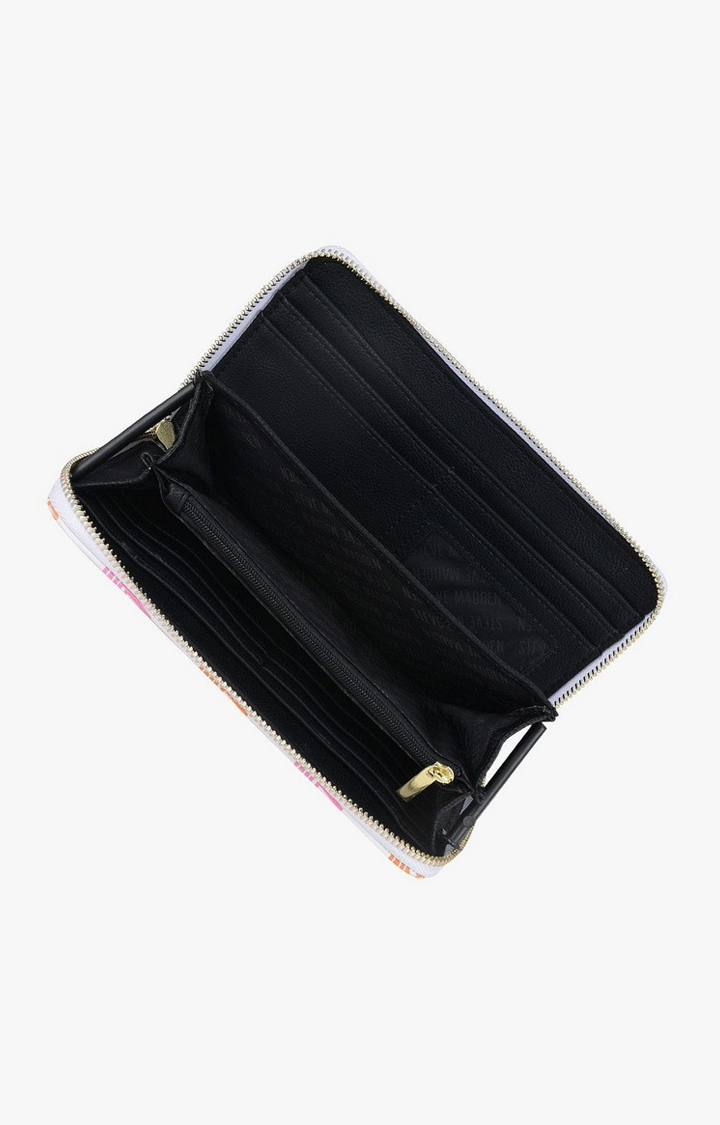 Bzippy White Handbags