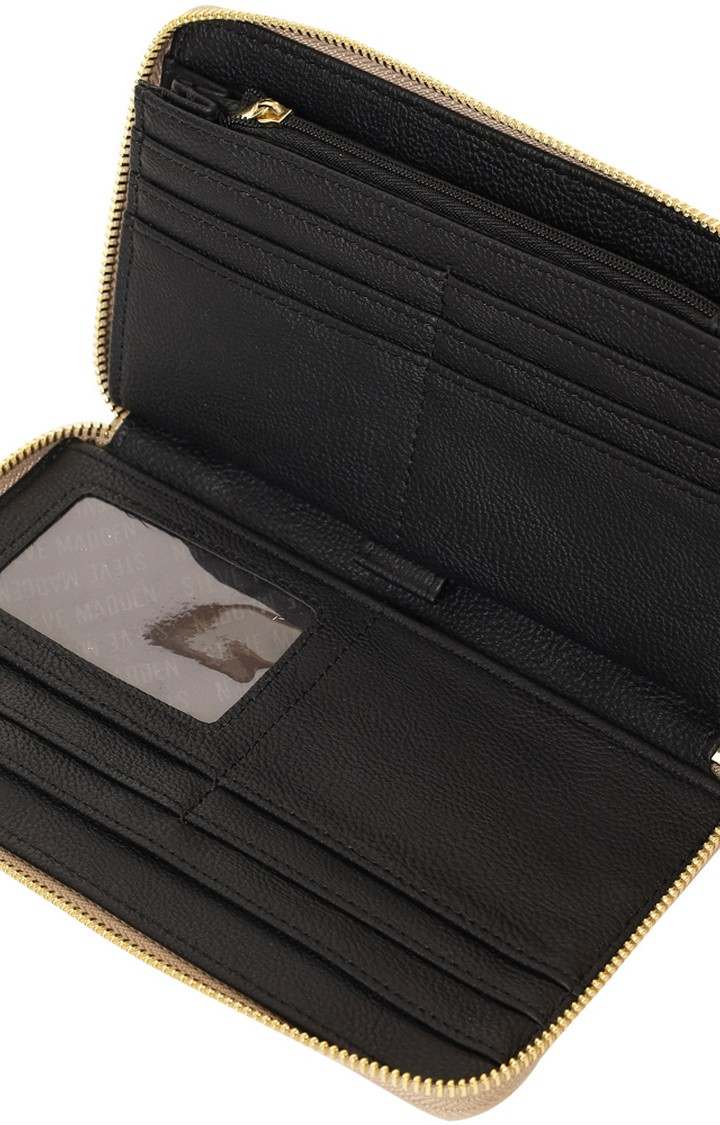 Bzippy Beige Handbags