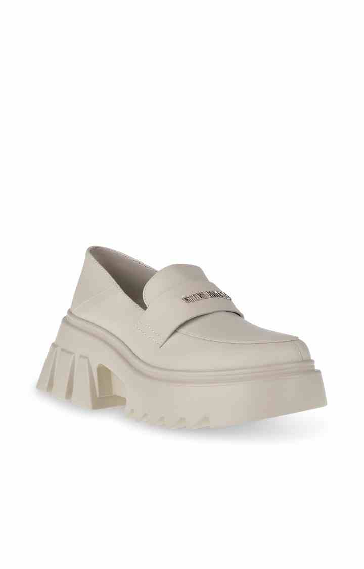 Hizziee White Closed Flats & Ballerinas