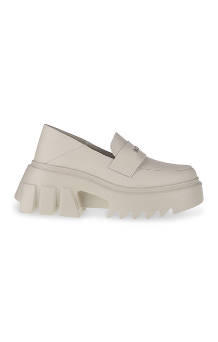 Hizziee White Closed Flats & Ballerinas