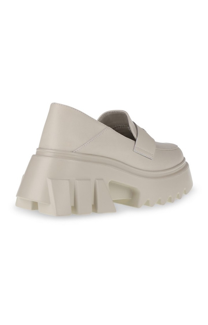 Hizziee White Closed Flats & Ballerinas